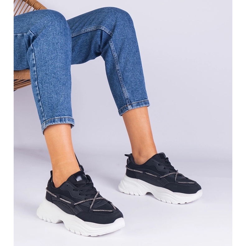 Les baskets pour femmes noires décorées d'une chaîne de zircon le noir 1