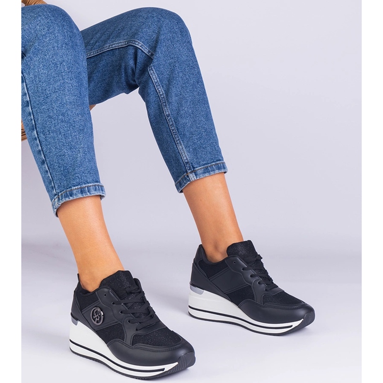 Les baskets pour femmes noires décorées d'un insert métallique le noir 1 Les baskets pour femmes noires décorées d'un insert métallique le noir 1