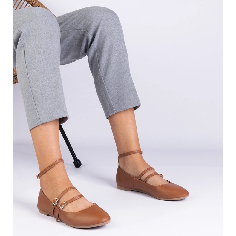 Ballerines brunes en écotatre avec des boucles 1