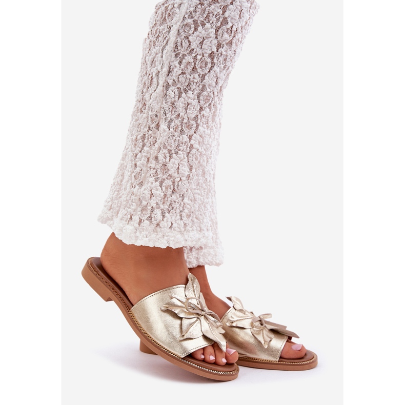 Slippers avec décoration en cuir naturel Zazoo 3667 Zlotys d'or 1