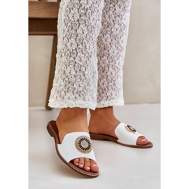 Lewski Shoes Les tongs en cuir avec décoration Lewski 3047 / o à thèmes plates blanc 1