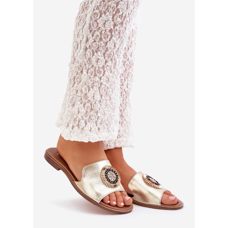 Lewski Shoes Les tongs en cuir avec des theets plats złote doré 1