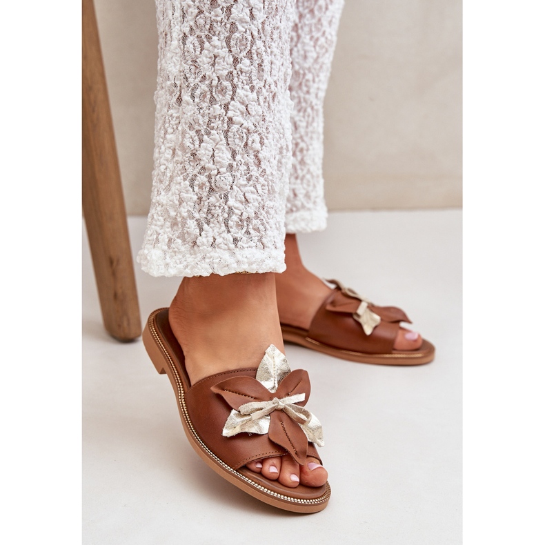 Slippers avec décoration en cuir naturel Zazoo 3574 / z Camel brun 2