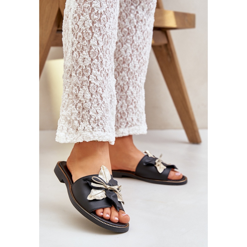 Pantoufles avec décoration en cuir naturel zazoo 3574 / z noir le noir 2 Pantoufles avec décoration en cuir naturel zazoo 3574 / z noir le noir 2