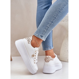 Baskets en cuir Eco sur une plate-forme avec un détail doré en orge doré blanche 5