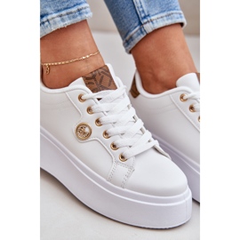 Baskets en cuir Eco sur une plate-forme avec un détail brun doré blanche 9