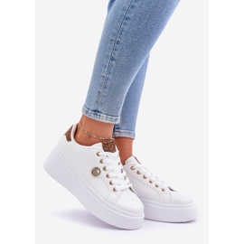 Baskets en cuir Eco sur une plate-forme avec un détail brun doré blanche 1
