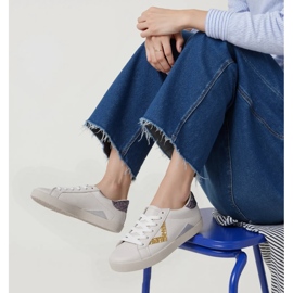 Inserts d'or des baskets aux paillettes pour femmes blanche 1 Inserts d'or des baskets aux paillettes pour femmes blanche 1