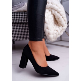 Pumps pour femmes sur le post en daim de Florena noir 1