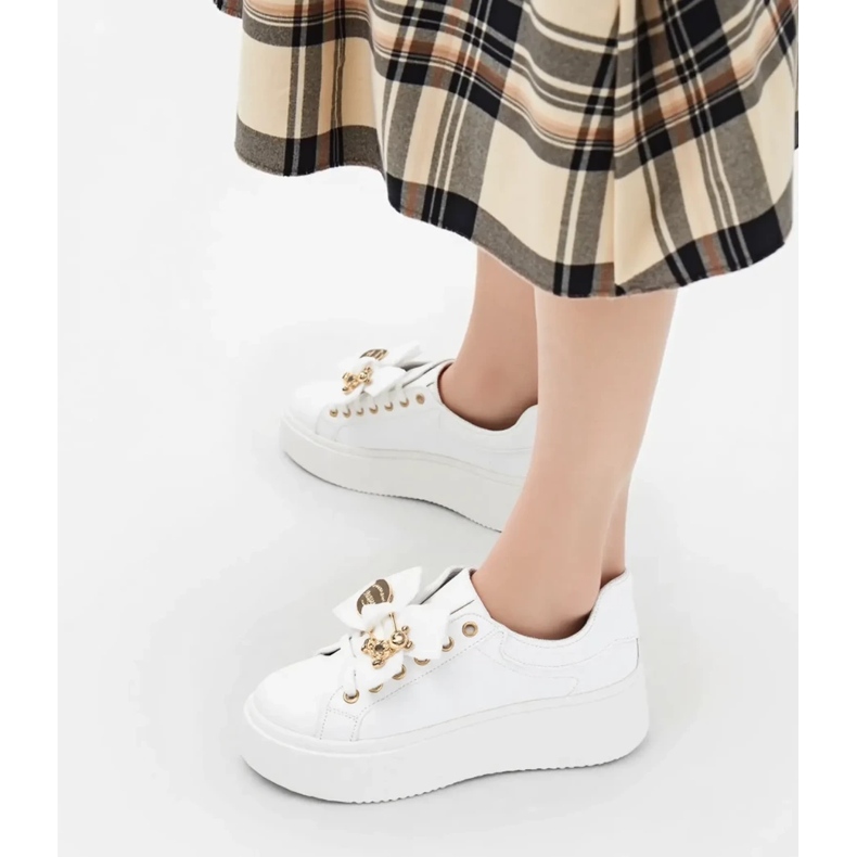 Les baskets pour femmes charment blanches 1 Les baskets pour femmes charment blanches 1