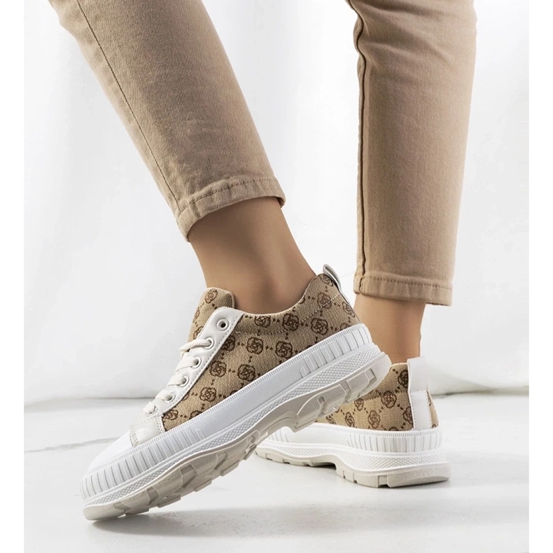 D/GMR Baskets beiges sur la plateforme Meliko 2 D/GMR Baskets beiges sur la plateforme Meliko 2