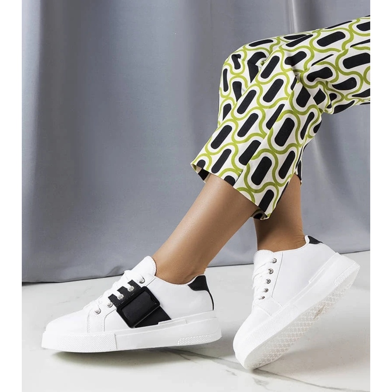 D/GMR Baskets blanches ornées d'une boucle Erin noire 2