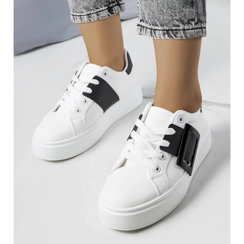 D/GMR Baskets blanches ornées d'une boucle Toni noire 1