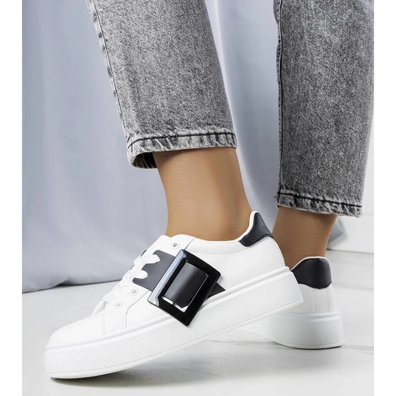 D/GMR Baskets blanches ornées d'une boucle Toni noire 2