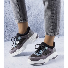 D/GMR Baskets grises ornées d'empiècements Savard 1