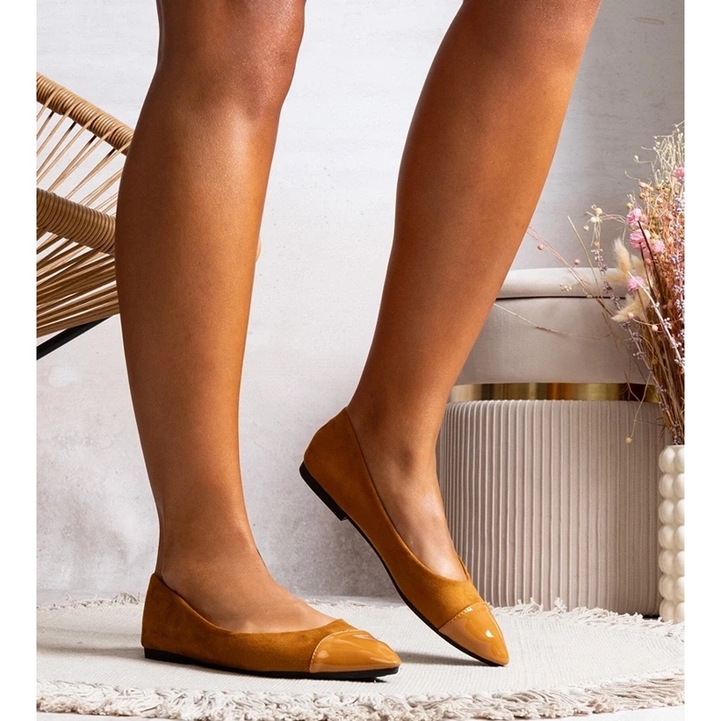 D/GMR Ballerinas féminines pour femmes avec un nez verni à Thibault Spitz brun 1