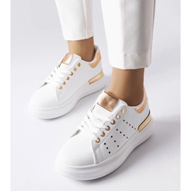D/GMR Baskets blanches avec perforation Chalut colorée 1