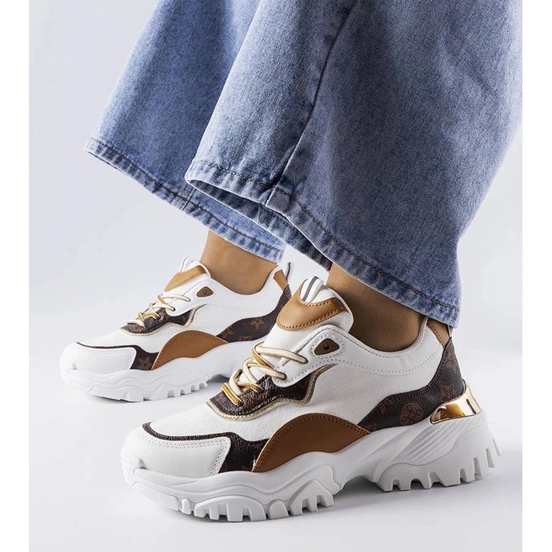 D/GMR Baskets blanches sur une semelle irrégulière d'Alta 1