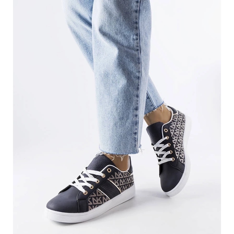 D/GMR Baskets bleu marine ornées du monogramme Bolduc 1