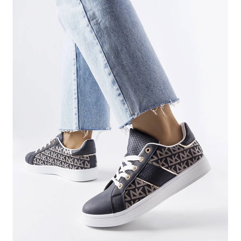 D/GMR Baskets bleu marine ornées du monogramme Bolduc 2