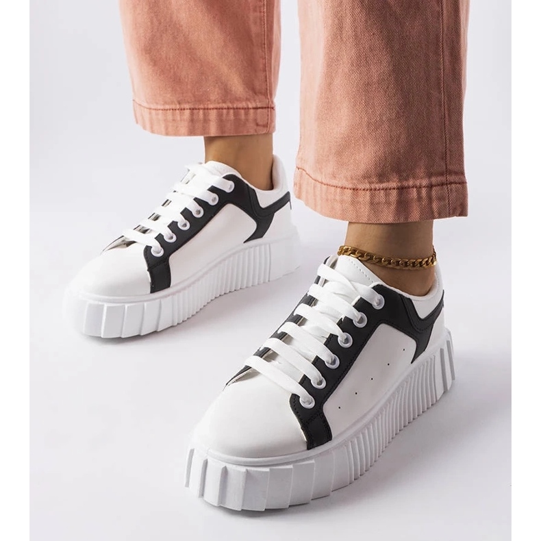 D/GMR Baskets blanches sur la plateforme Gosselin 1