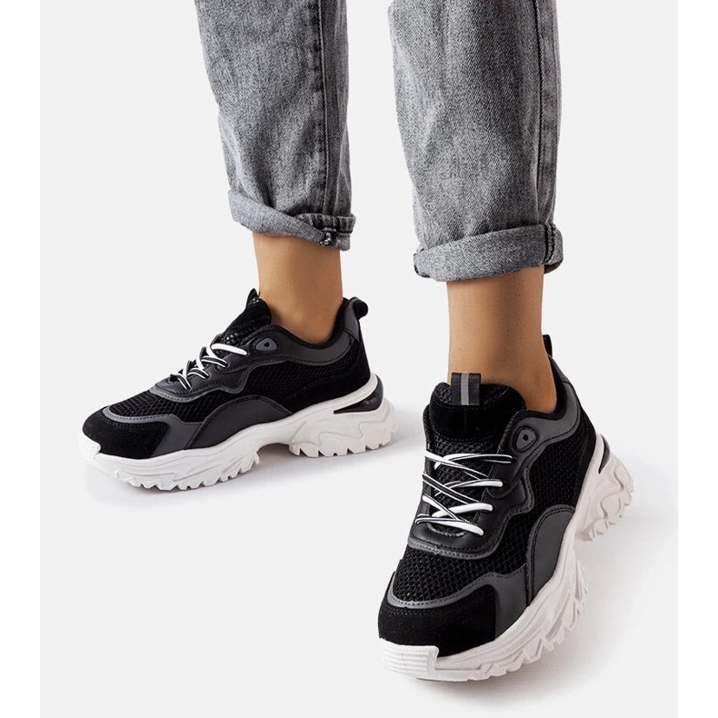 D/GMR Baskets noires avec bande de roulement visible de Rosita 1