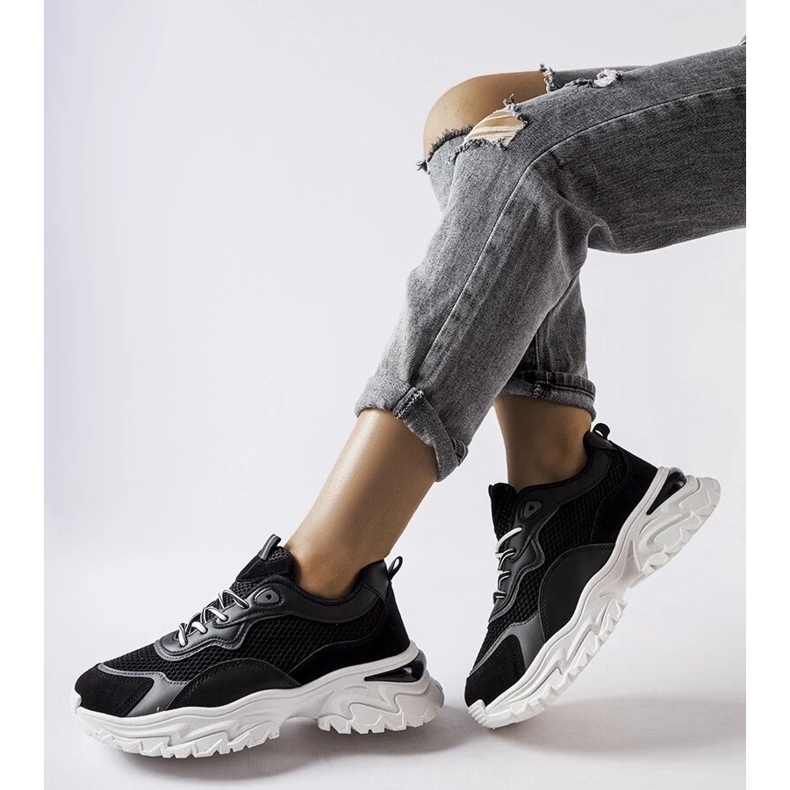 D/GMR Baskets noires avec bande de roulement visible de Rosita 2