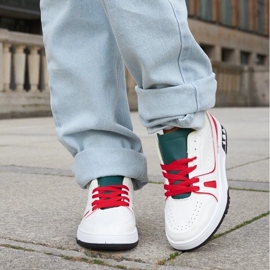 D/GMR Les chaussures blanches et rouges d'Archie avec une langue verte 4