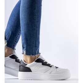 D/GMR Baskets blanches avec détails Fournie noirs 3