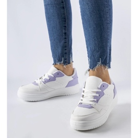 D/GMR Baskets blanches avec détails Fournie violets 1