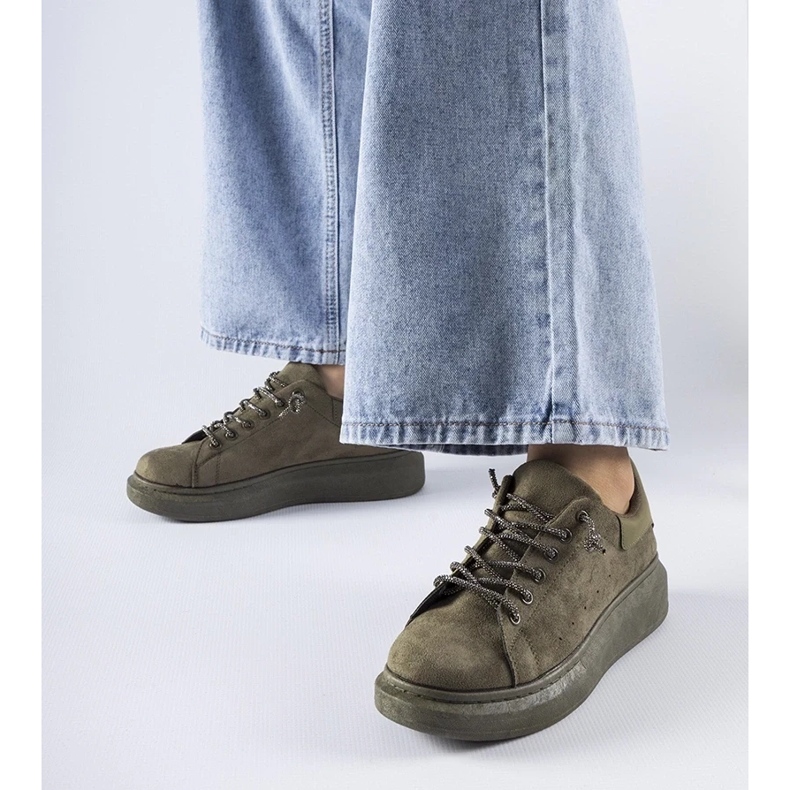 D/GMR Baskets vertes sur la plateforme Cipriano 1