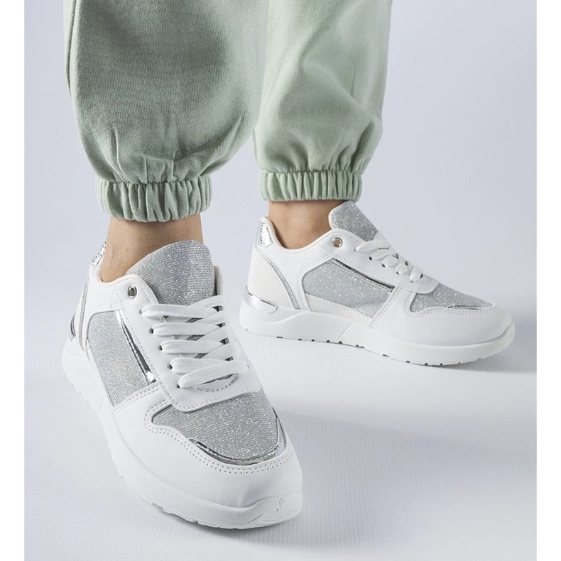 D/GMR Baskets blanches avec fil décoratif de Facondo 1