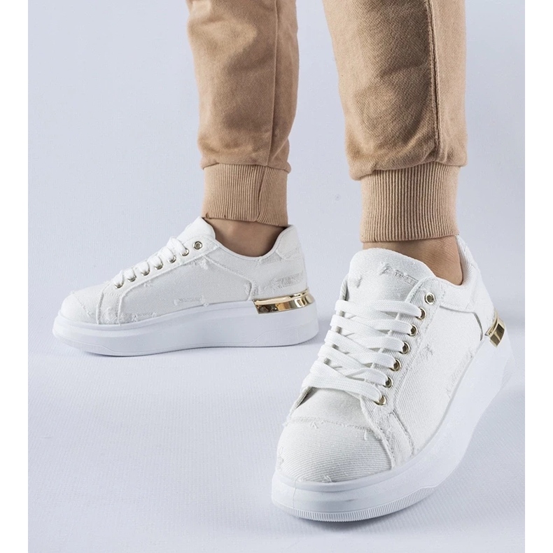 D/GMR Baskets blanches sur la plateforme Osson 1