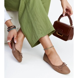 D/GMR Ballerines marron en éco-cuir par Pavla brun 2