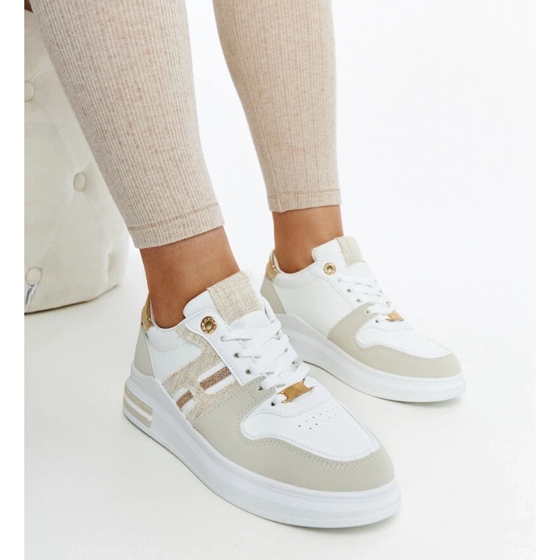 D/GMR Baskets blanches et beiges sur la plateforme Negisti 1