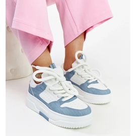 D/GMR Baskets blanches et bleues sur la plateforme Szekeres 1