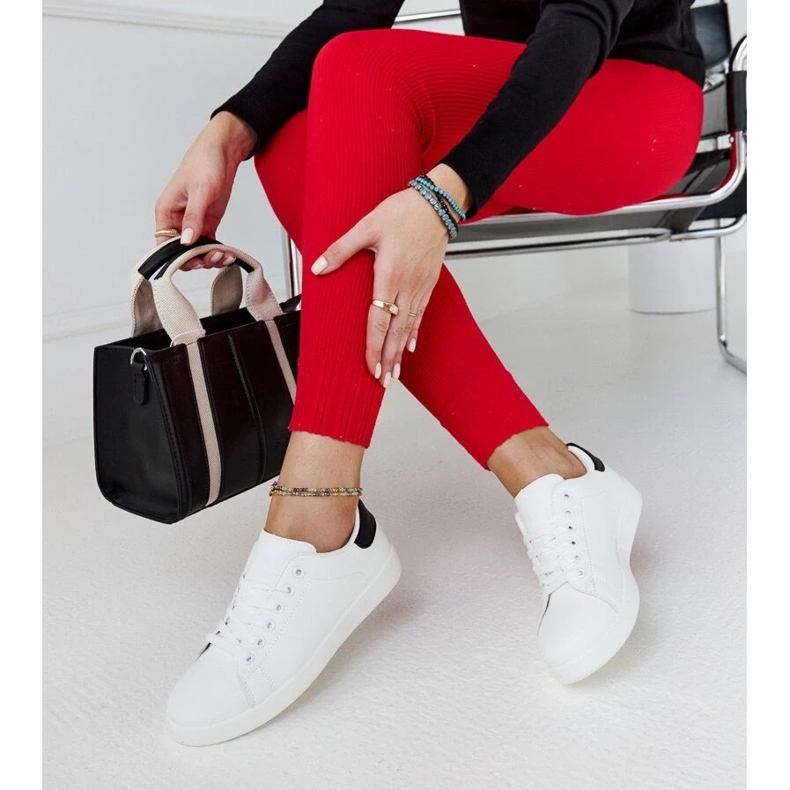 D/GMR Baskets blanches sur la plate-forme Birikti avec un élément noir 1