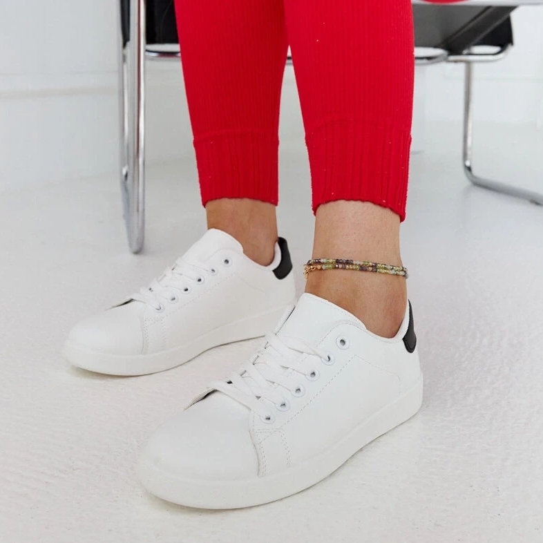 D/GMR Baskets blanches sur la plate-forme Birikti avec un élément noir 2