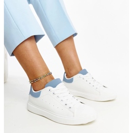 D/GMR Baskets blanches et bleues sur la plate-forme Ariam 2
