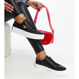 Baskets en cuir noir sur la semelle épaisse de Mikka le noir 1