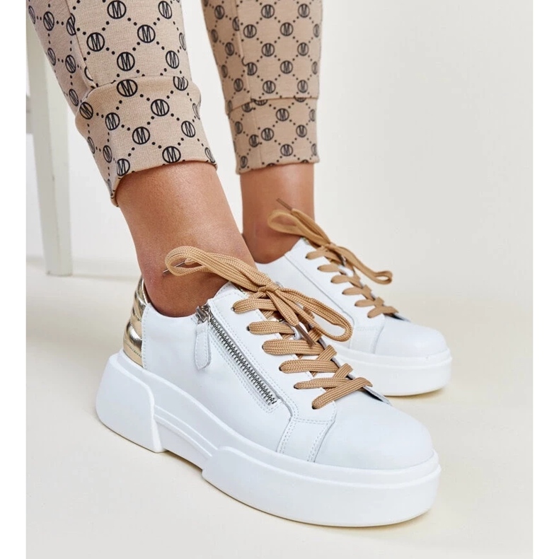 Sneakers en cuir blanc et doré atyaf blanche 1