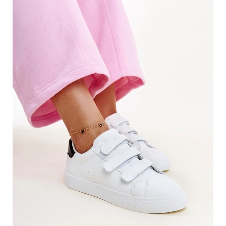 Baskets à scratch blanches et noires par Samala 1