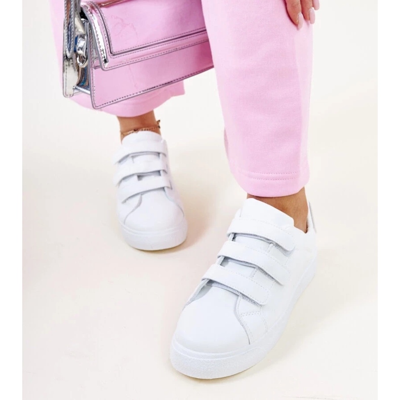 Baskets à scratch blanches et argentées par Samala 2