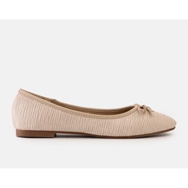 Ballerines beiges avec nœud et empiècement en cuir par Rosaly 2 Ballerines beiges avec nœud et empiècement en cuir par Rosaly 2