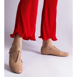 D/CEO Ballerines beiges à bout verni, fermées par une boucle Gloriana 2