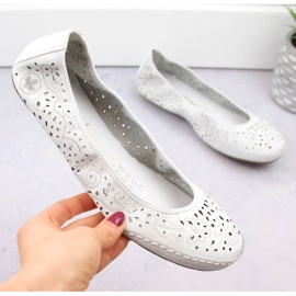 Chaussures ajourées confortables en cuir Rieker W RKR649, blanches 5