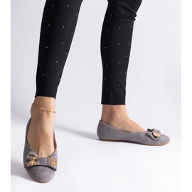 D/CEO Ballerines grises ornées d'un nœud et d'une broche Esdras 2