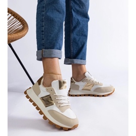 D/CEO Baskets beiges avec protecteur Restia visible 2