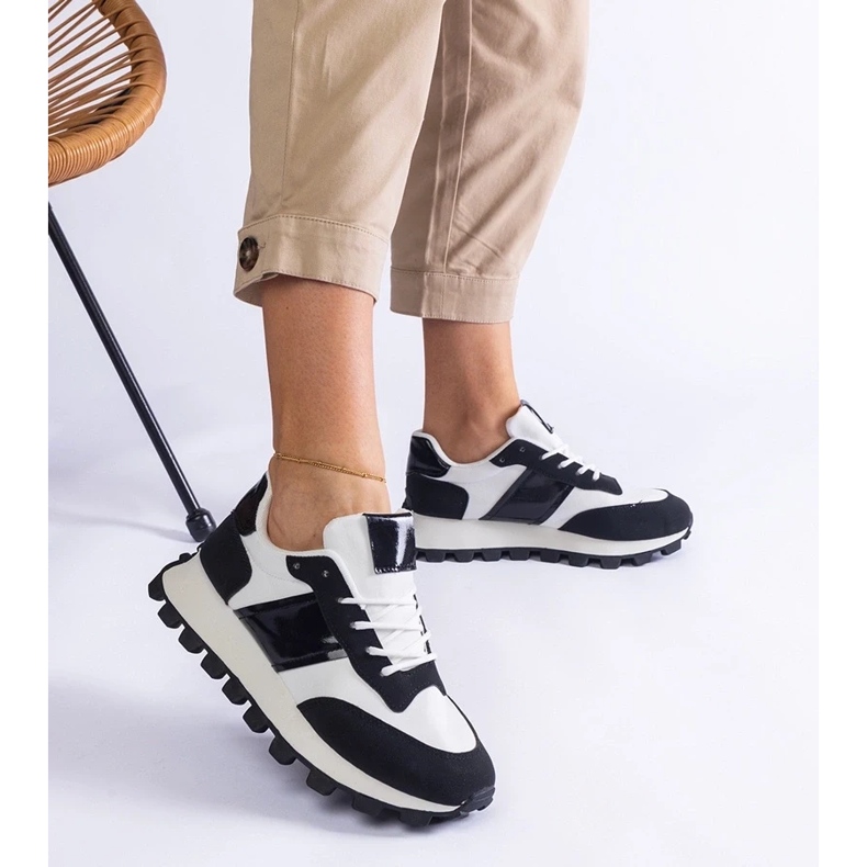 D/CEO Baskets noires avec protecteur Restia visible 2