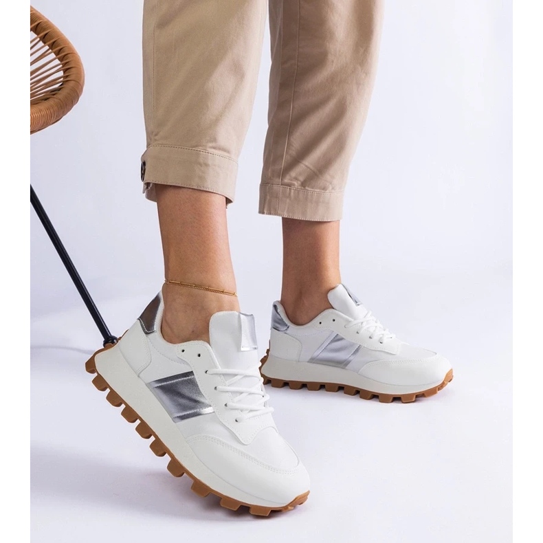 D/CEO Baskets blanches avec un protecteur de restia visible 2